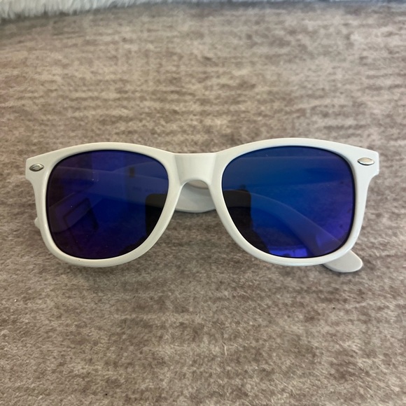 Wayfarer White Frame Ice Blue Lens Glasses New - Picture 2 of 2